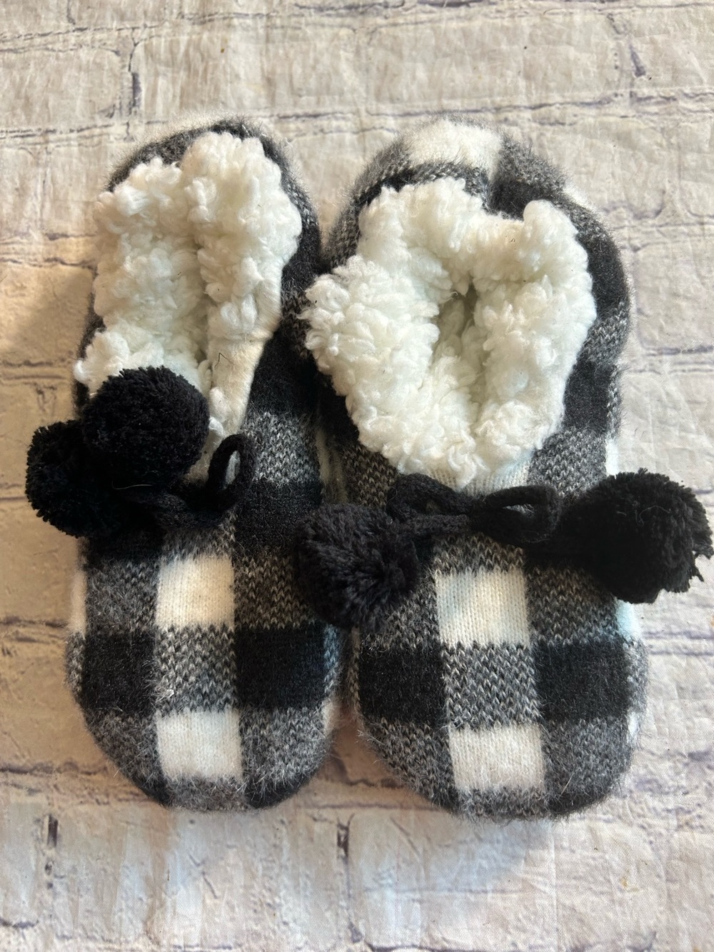 MUK LUKS BALLERINA SLIPPERS BUFFALO CHECK BLACK AND WHITE WITH POM POMS